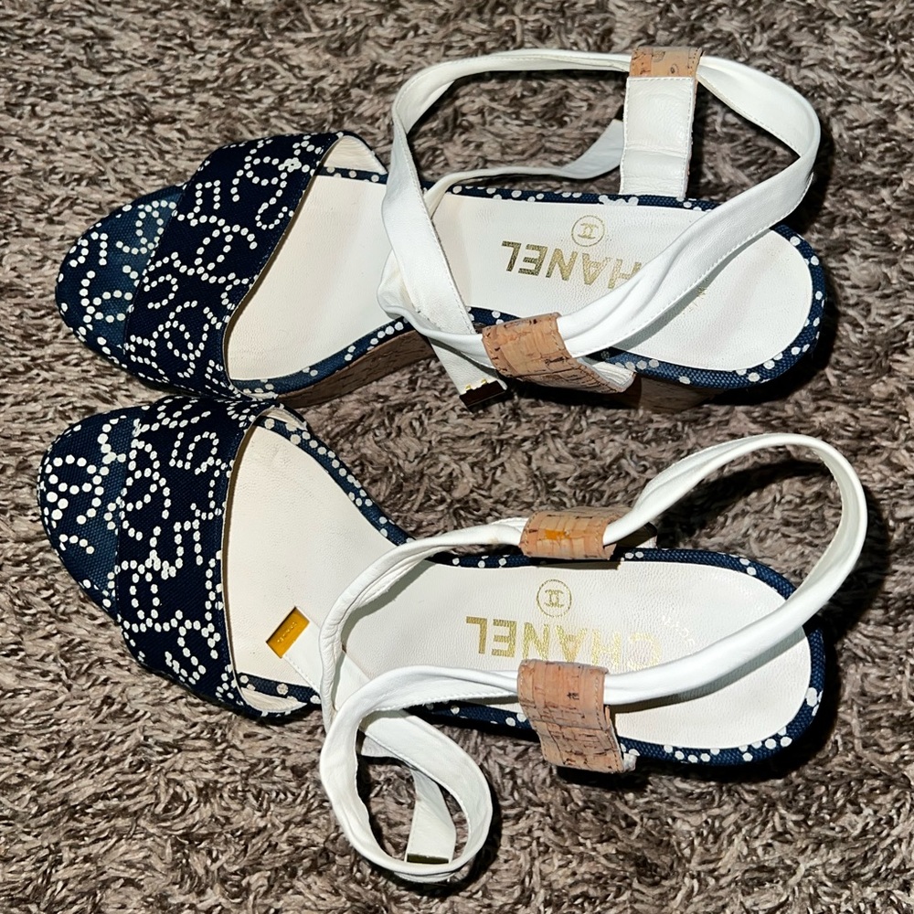 CHANEL printed wedges